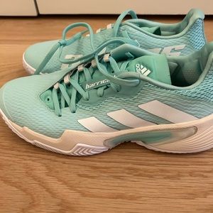 Adidas tennis court shoes